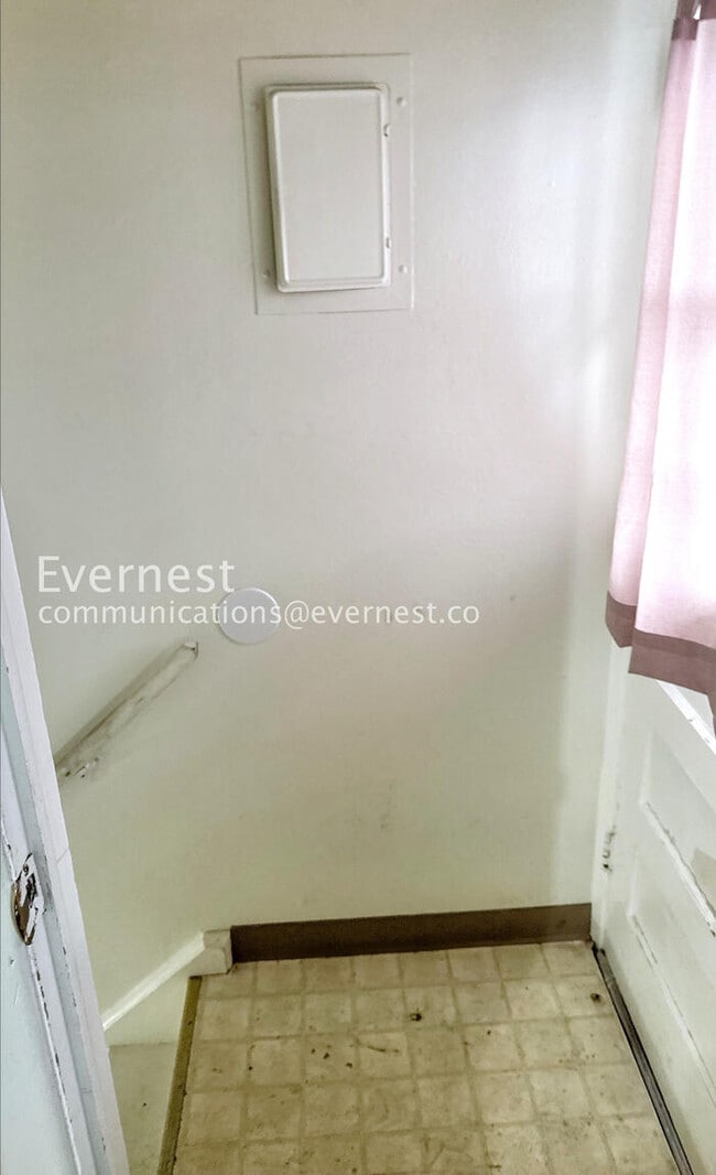 Building Photo - 5618 S Fox Cir