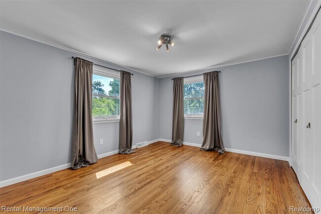 Building Photo - 3015 High Pointe Ct