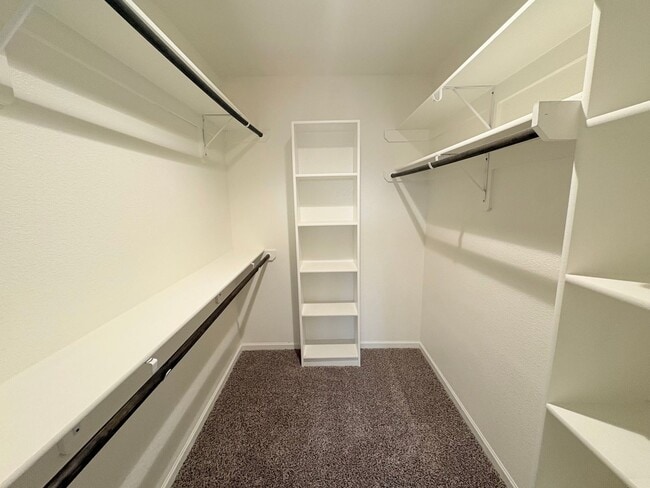 Building Photo - 3 Bedroom | 2.5 Bath | 2-Car Garage in Gra...