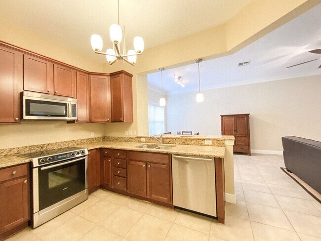 Building Photo - The Palms #102