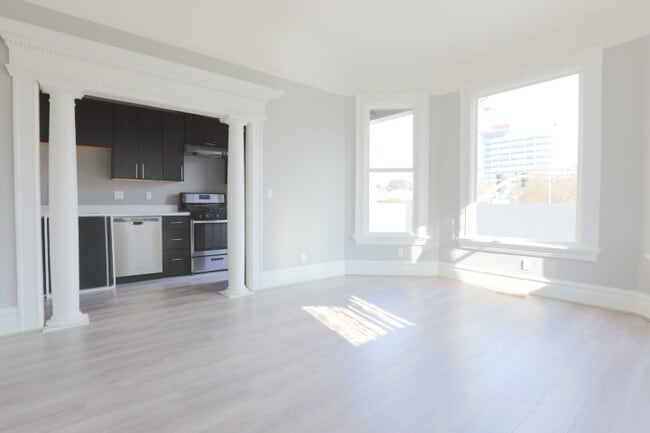 Building Photo - 3215 Telegraph Ave