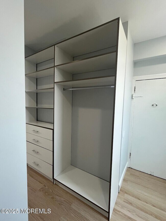 Building Photo - 201 Lareine Ave