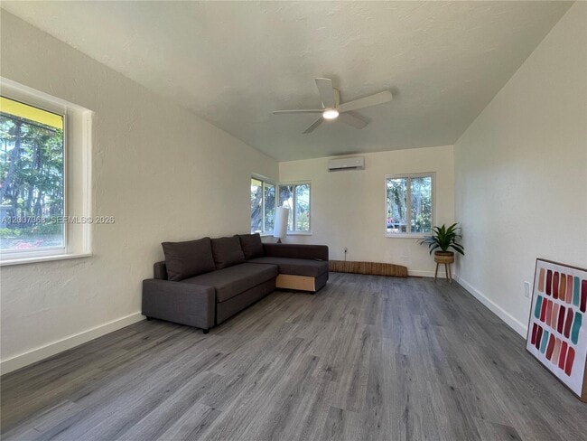 Building Photo - 401 NE 14th Ave