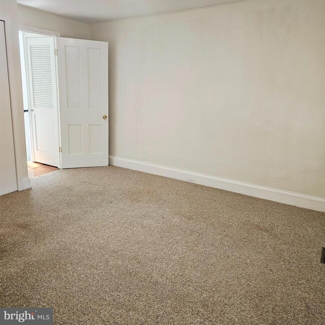 Building Photo - 1816 Montrose St