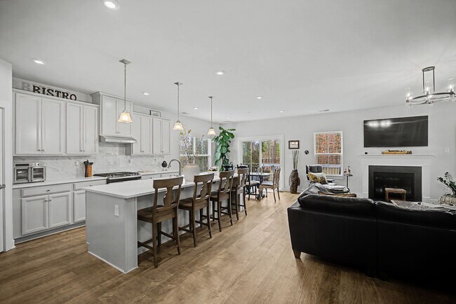Building Photo - 4 Bedroom Executive Home located in Magnolia Green