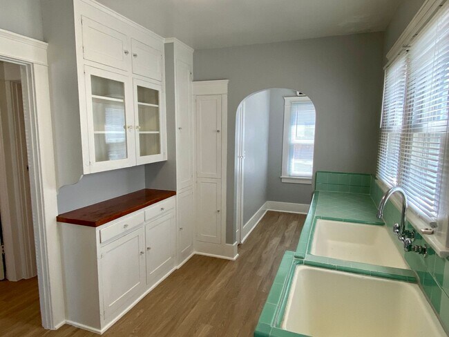 Building Photo - 2315-2317 State Street