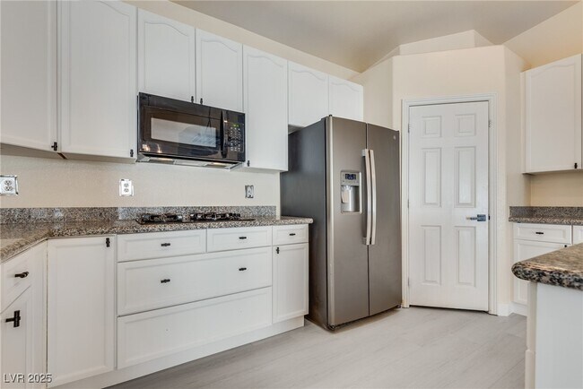 Building Photo - 1340 Rolling Sunset St