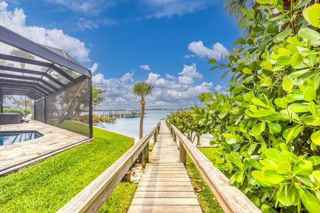 Building Photo - 3501 SE Kubin Ave