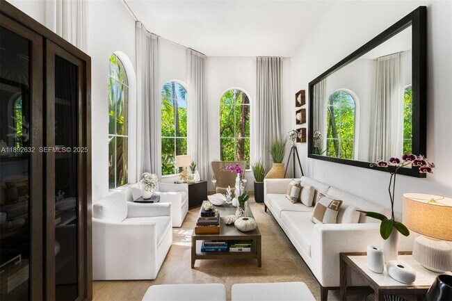 Building Photo - 2143 N Bay Rd