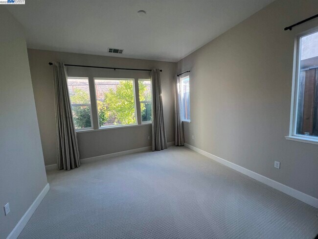 Building Photo - 1695 N Terracina Dr