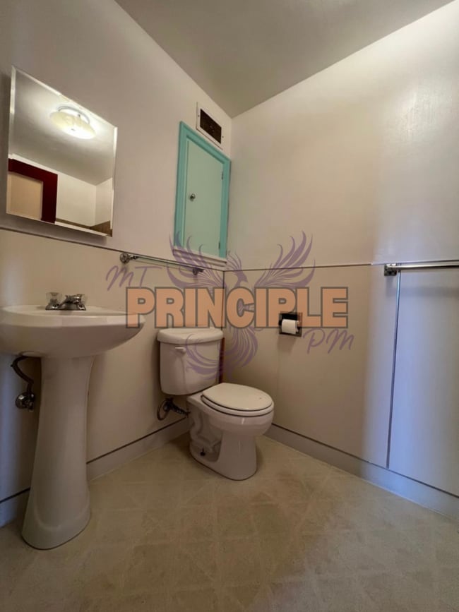 Building Photo - 403-405 1/2 W Granite