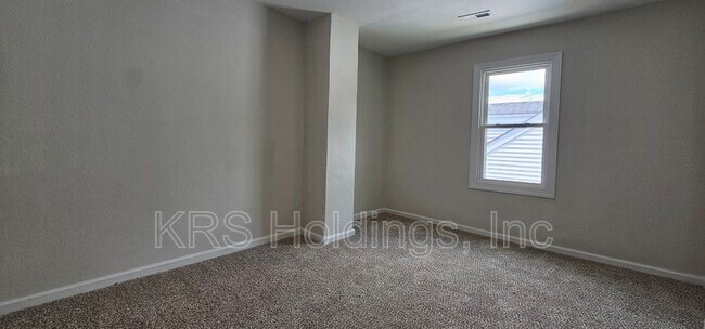 Building Photo - 308 St James Ave