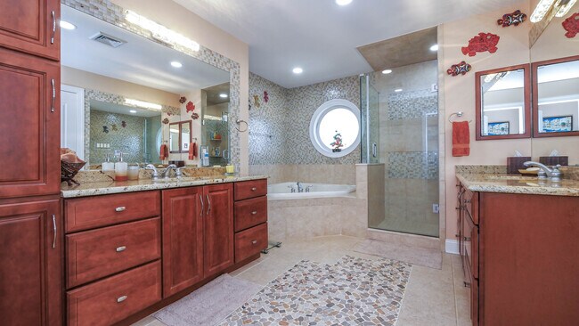 Building Photo - 229 8th St S