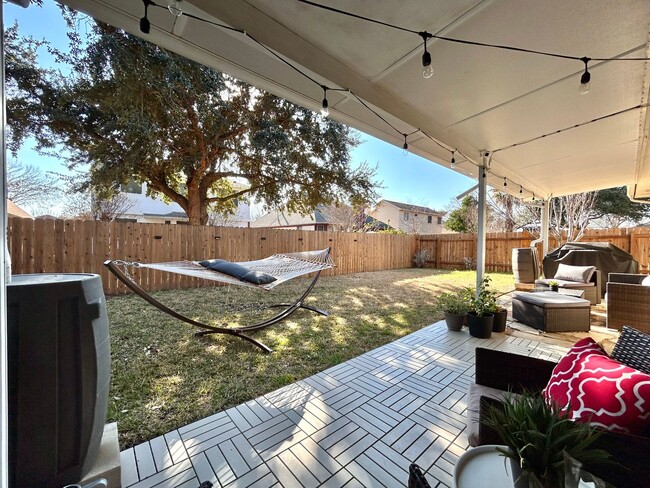 Building Photo - Cozy 3 Bed / 2 Bath Single-Story Home with Garage & Fenced Yard