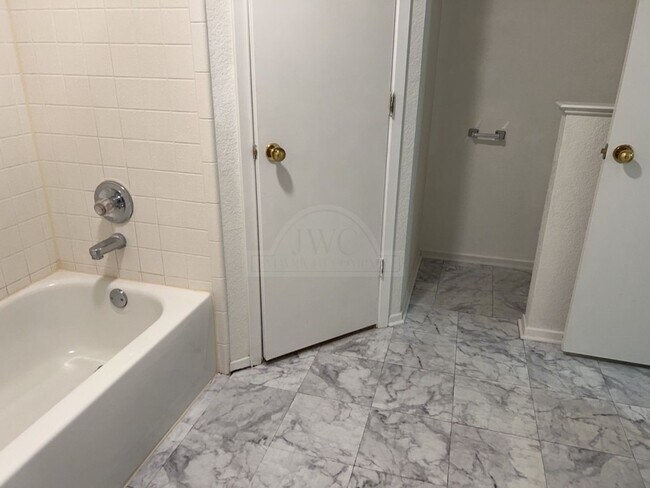 Building Photo - 4608 Fieldstone, Killeen