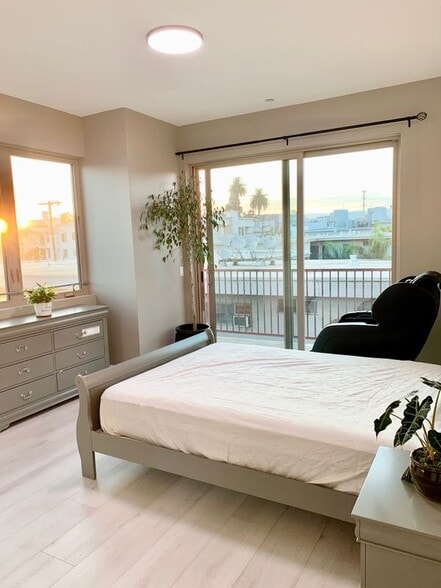 Building Photo - 11753 Iowa Ave