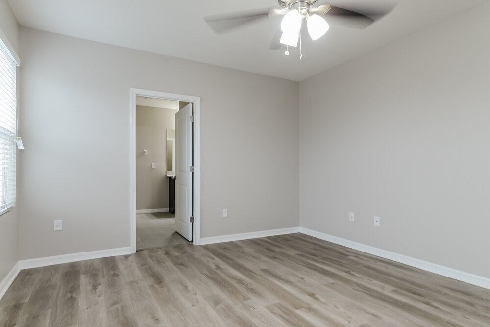 Building Photo - 11162 Leland Groves Dr