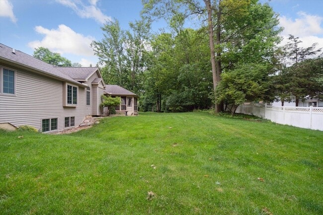 Building Photo - 5279 Thames Ct