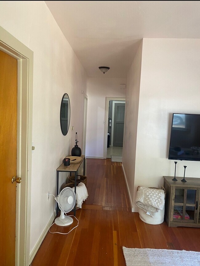 Building Photo - 112 N 5th St