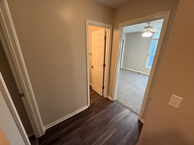 Building Photo - 2 Bed, 1.5 Bath Renovated Townhome!