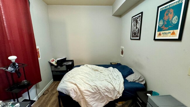 Building Photo - 1368 W Evergreen Ave