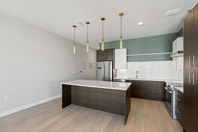 Building Photo - Beautiful 2 Bedroom 2 Bath Condo in the Heart of Rino District!