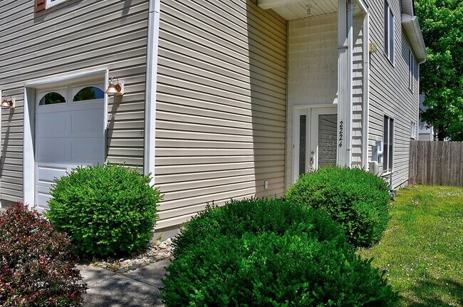 Building Photo - CHICKS BEACH CONDO FOR RENT - VIRGINIA BEACH!