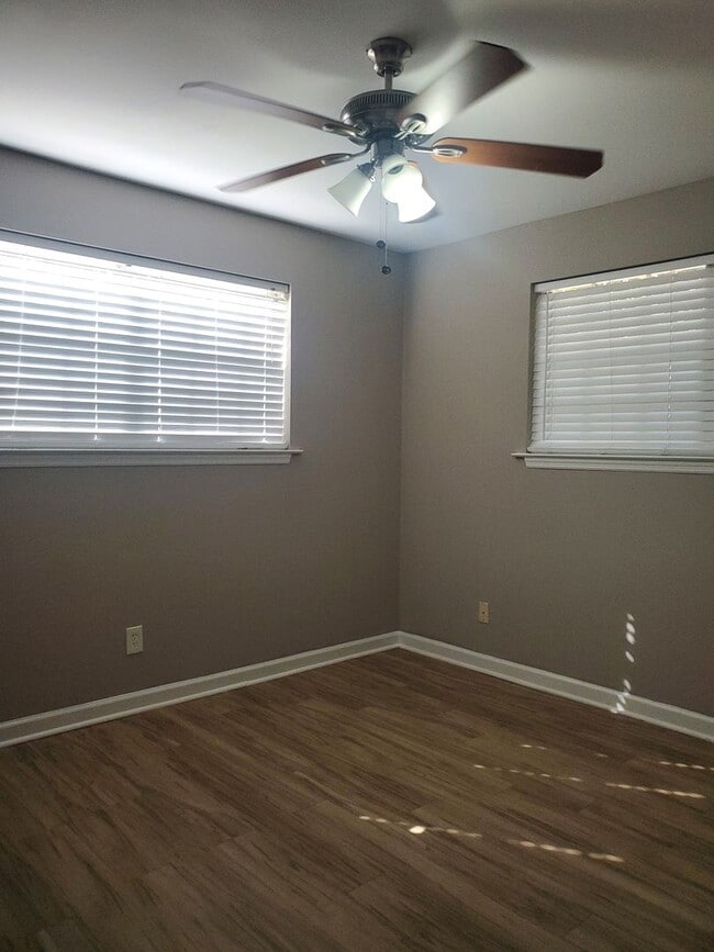 Building Photo - **Available Now** Updated 3 Bedroom Home i...
