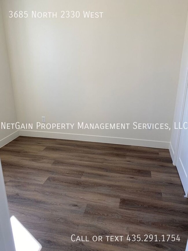 Building Photo - 3685 2330