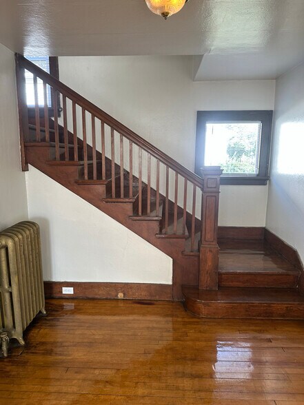 Building Photo - 906 Prospect Ave