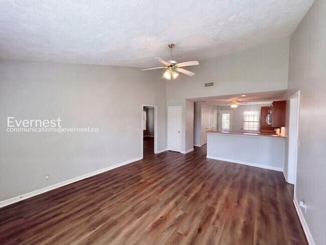 Building Photo - 2836 Roscommon Dr