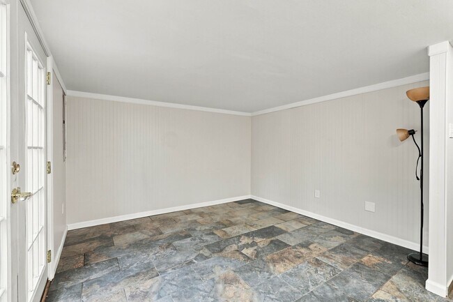 Building Photo - 840 Hilton Dr