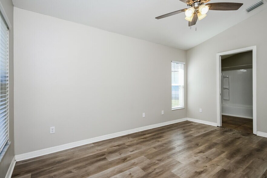 Building Photo - 652 Sitka Ct