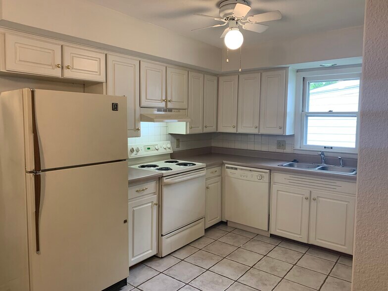 Kitchen - 1202 Wayne St