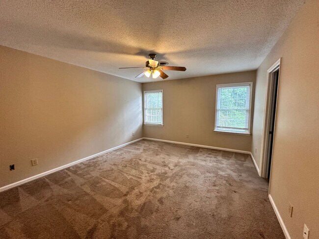 Building Photo - Exclusively Offered By Muse Realty Rentals...