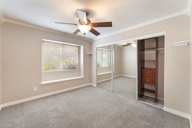 Building Photo - Elegant Single-Story Home in Desert Shores!