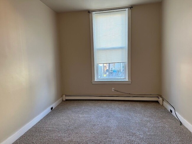 Building Photo - The Large 1 Bedroom 1st Floor Apartment Is...