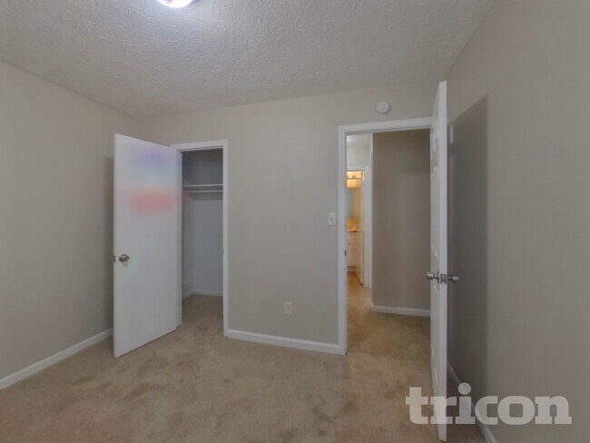 Building Photo - 20 Summerfield Ct