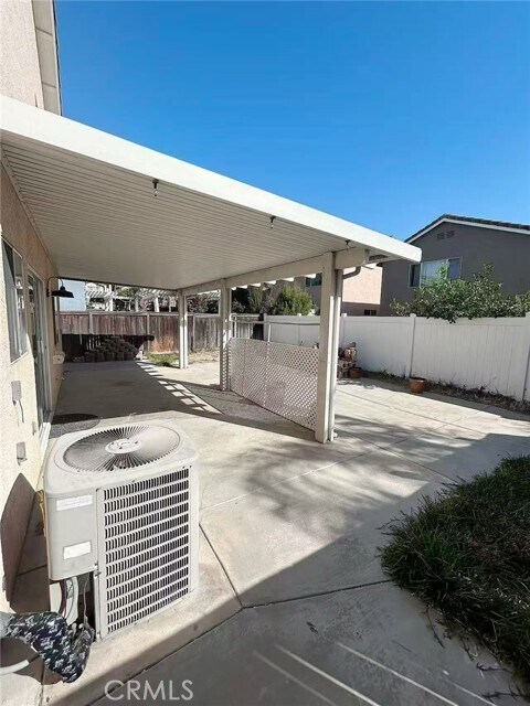 Building Photo - 15865 Flamingo Dr