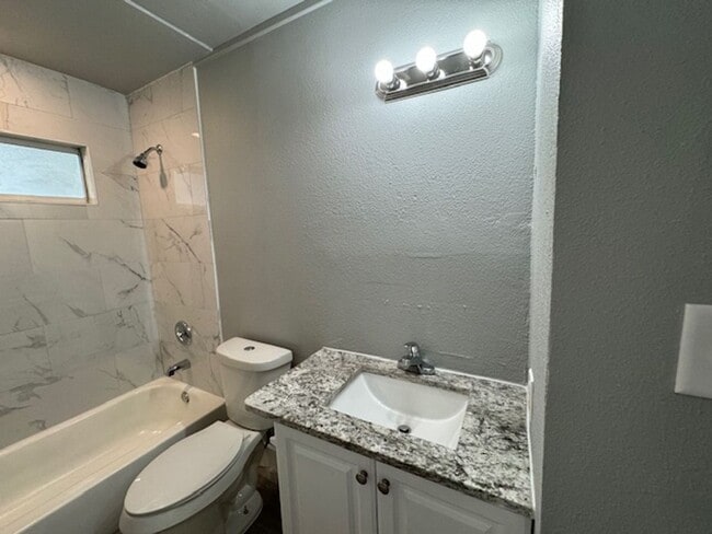Building Photo - Move in June 10th 2025!! Beautiful  3 bedr...