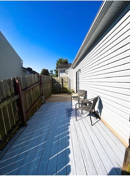 Building Photo - 4 Maravista Ave