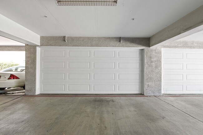 Building Photo - Beautiful 2-Bedroom, 2-Bath Condo in Prime Fullerton Location