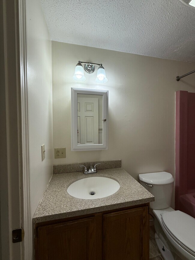 Building Photo - 826 State St