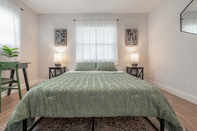 Building Photo - 2400 34th Ave N