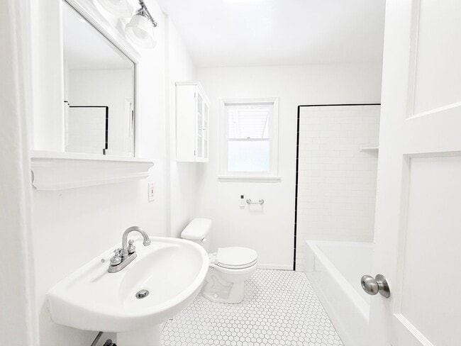 Building Photo - Charming 4-bedroom, 2-bath Home - MOVE IN READY