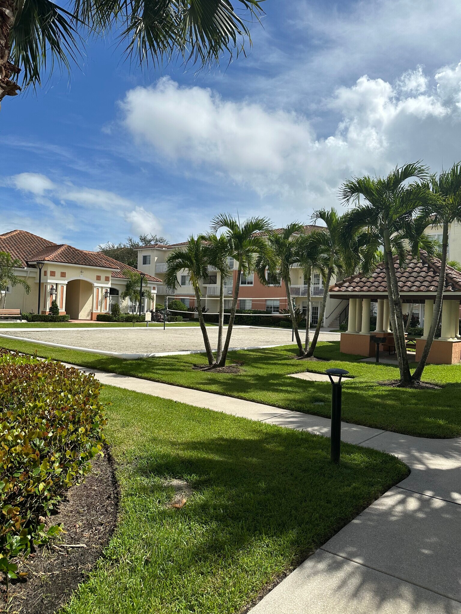 Building Photo - 9825 Baywinds Dr