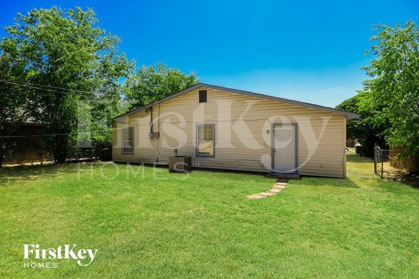 Building Photo - 841 Hackamore St