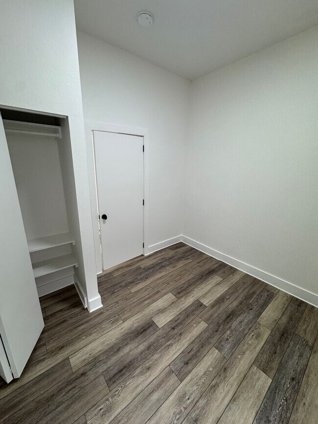 Building Photo - 412 8th St