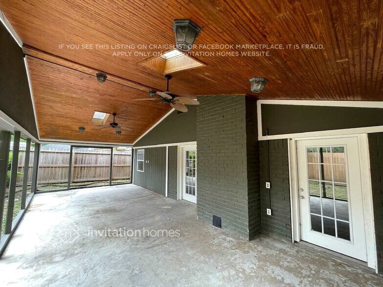 Building Photo - 15607 Oldridge Dr