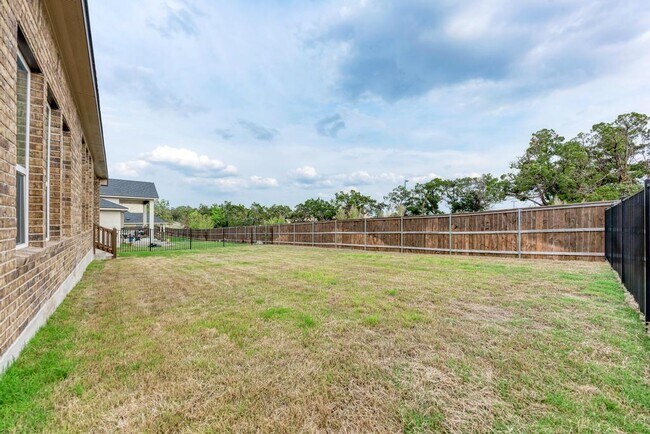 Building Photo - 1104 Almeria Bend